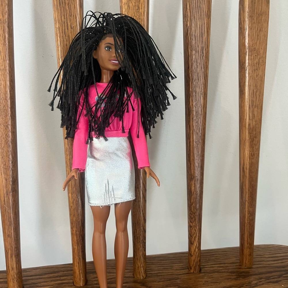 Barbie Brooklyn Roberts Doll It Takes Two NYC Graphic Shirt and Skirt Playset